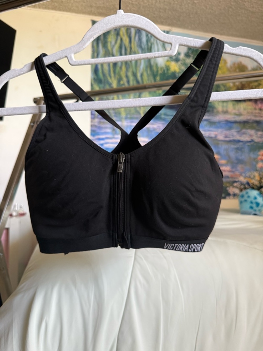NWOT Victoria's Secret Black Front-Zip Sports Bra